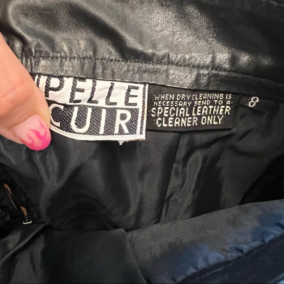 🌟Host Pick🌟 VINTAGE Genuine Leather Black Mini Skirt - Picture 5 of 7